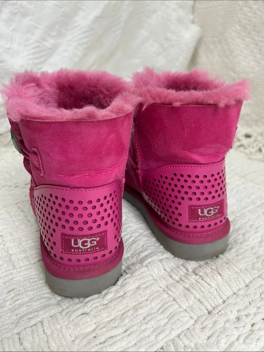Ugh Mini Bailey Button Geo Perf Magenta Pink 10